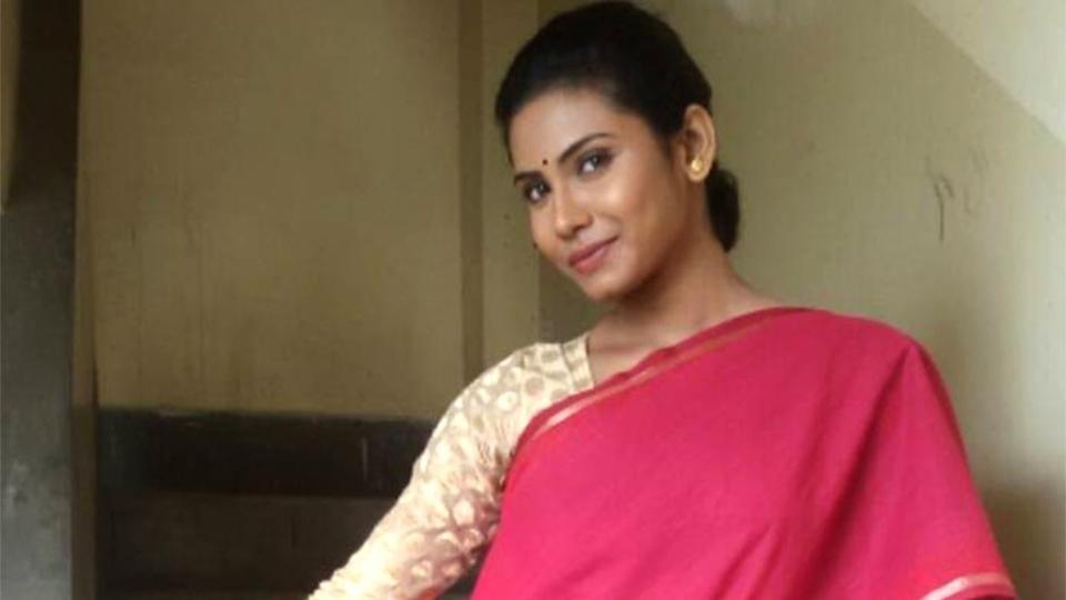 Sao nu 28 tuoi An Do treo co tu tu, can bo thue bi lien doi hinh anh