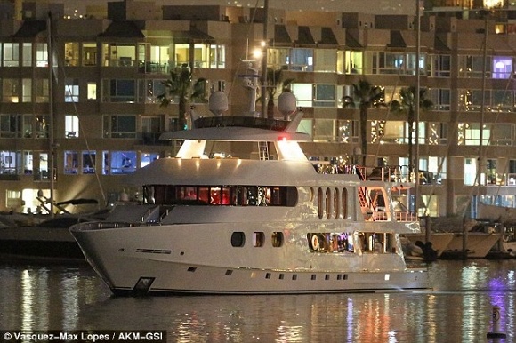 Selena Gomez hen ho The Weeknd anh 7