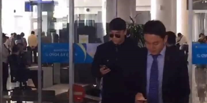 Clip Seungri xuat hien chop nhoang o san bay Noi Bai hinh anh