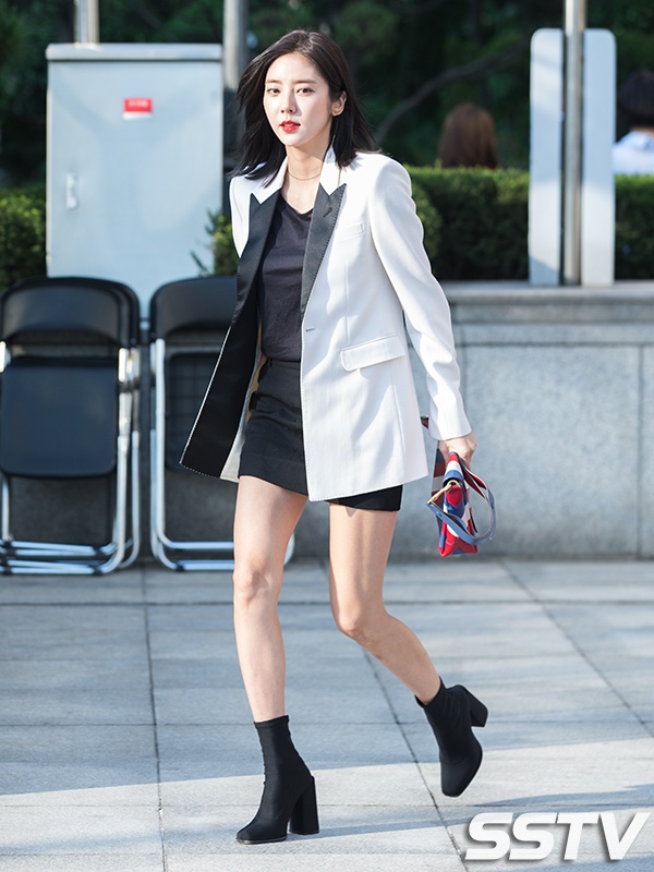 my nhan Han phoi blazer anh 10