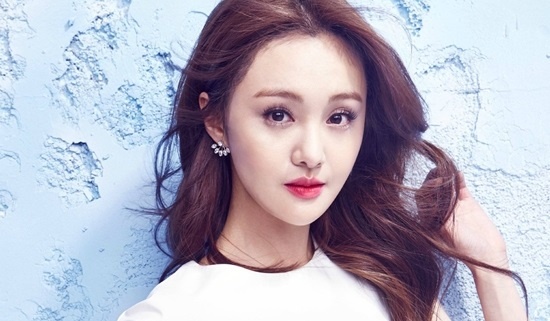 Trinh Sang hut thuoc va vang tuc, fan club tuyen bo dong cua hinh anh