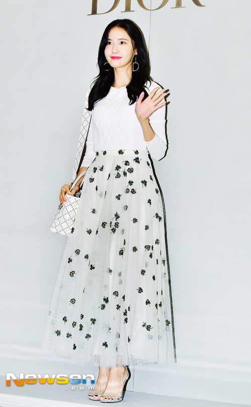 Yoona lep ve dan em Sulli khi du su kien anh 1