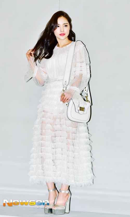 Yoona lep ve dan em Sulli khi du su kien anh 8