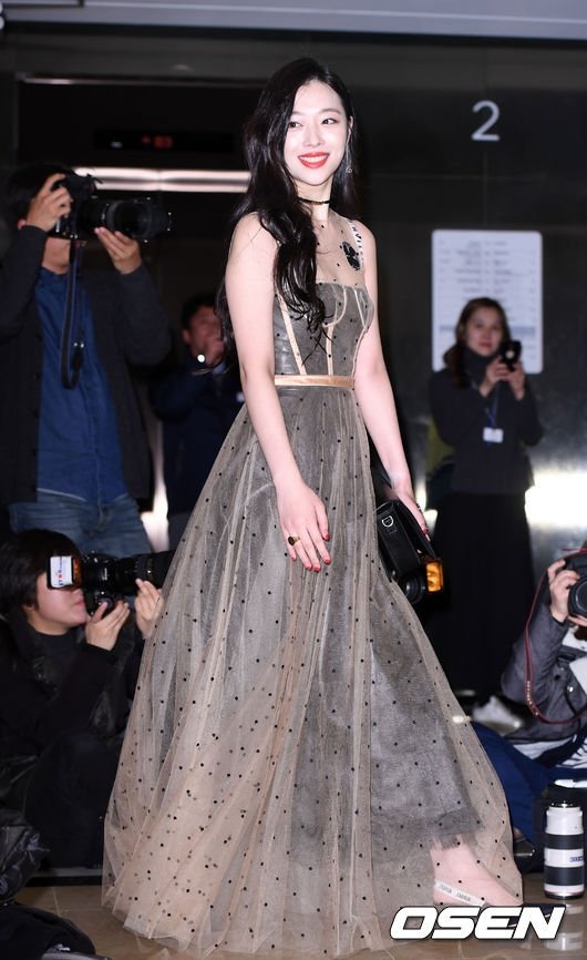 Yoona lep ve dan em Sulli khi du su kien anh 3