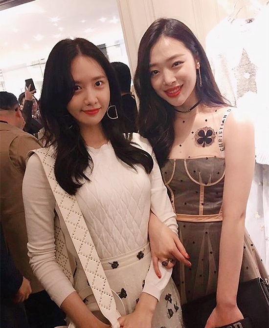 Yoona lep ve dan em Sulli khi du su kien anh 5
