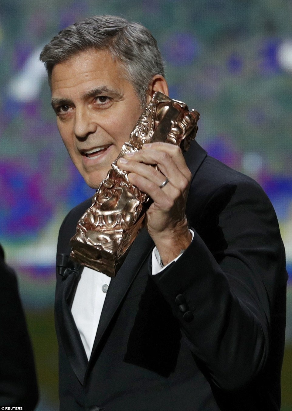 vo George Clooney mang song thai anh 4