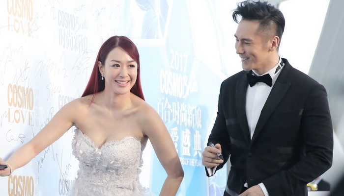 Sao nu U50 goc Viet goi cam ben chong tre tren tham do hinh anh