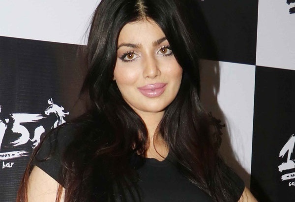 Bieu tuong sac dep An Do la lam voi moi sung, mat nhu sap hinh anh