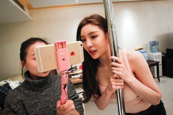 MC truc tuyen Trung Quoc anh 1