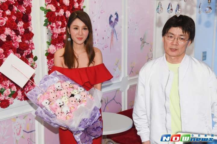 Helen Thanh Dao co chong anh 1