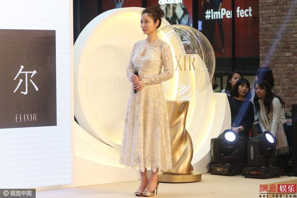 Lam Tam Nhu deo nhan cuoi trong su kien moi anh 5