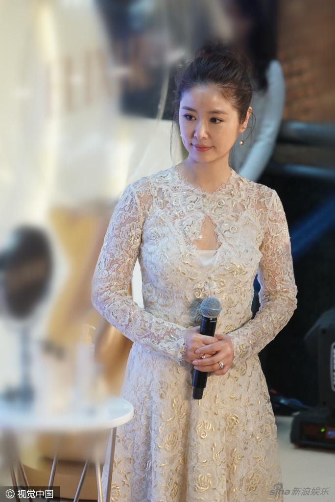 Lam Tam Nhu deo nhan cuoi trong su kien moi anh 2