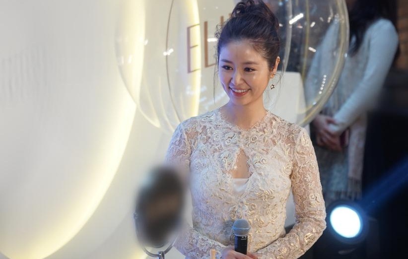 Sau on ao, Lam Tam Nhu lai deo nhan cuoi trong su kien moi hinh anh