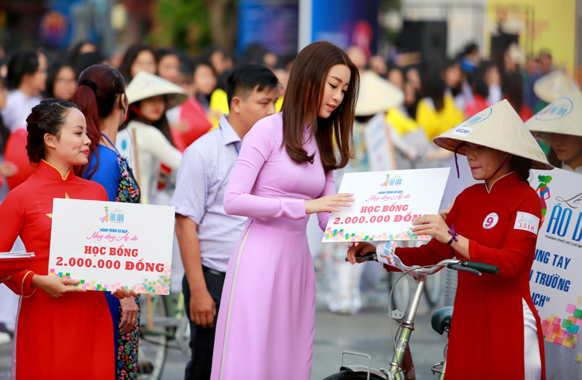 1.000 nu sinh mac ao dai xep hinh ban do anh 6