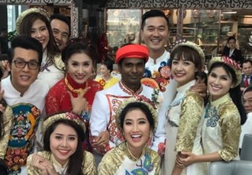 Nguyet Anh va ong xa An Do rang ro cung dan sao Viet trong le an hoi hinh anh