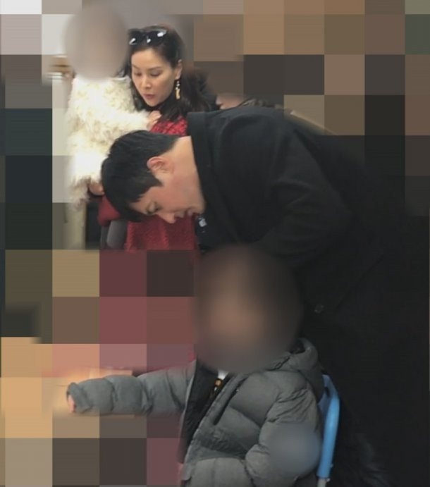 Vo chong Jang Dong Gun va hai con anh 2