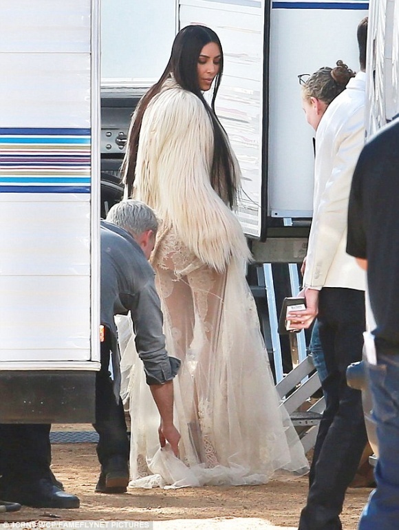 Kim Kardashian mac do xuyen thau anh 3