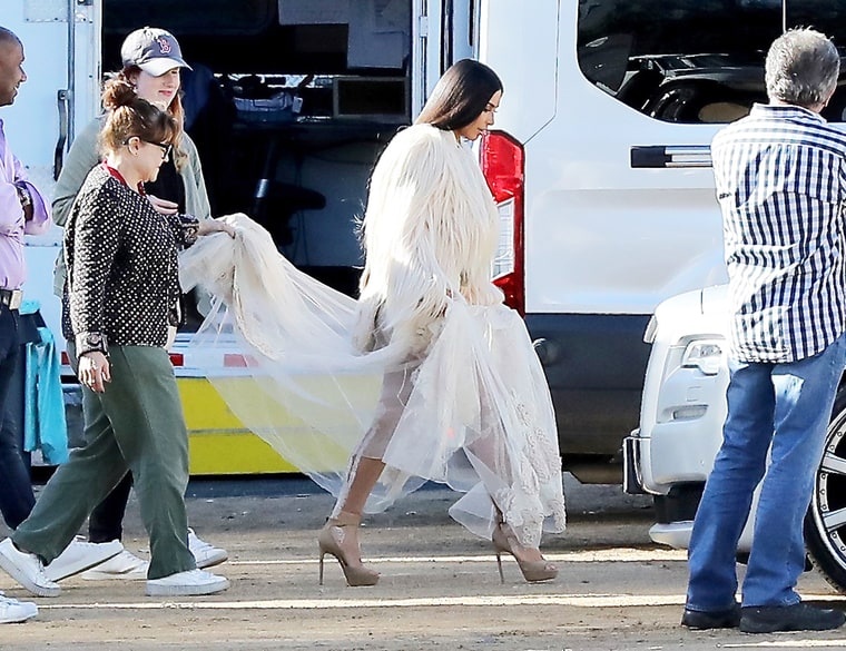 Kim Kardashian mac do xuyen thau anh 4