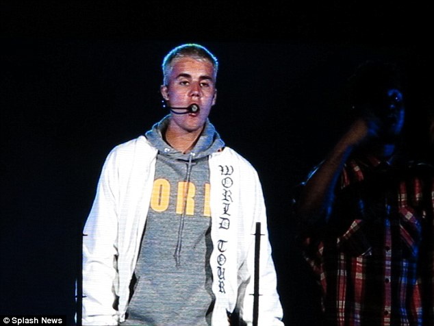 Adele bênh vực Justin Bieber trên sân khấu ảnh 2 Adele benh vuc Justin Bieber tren san khau anh 2