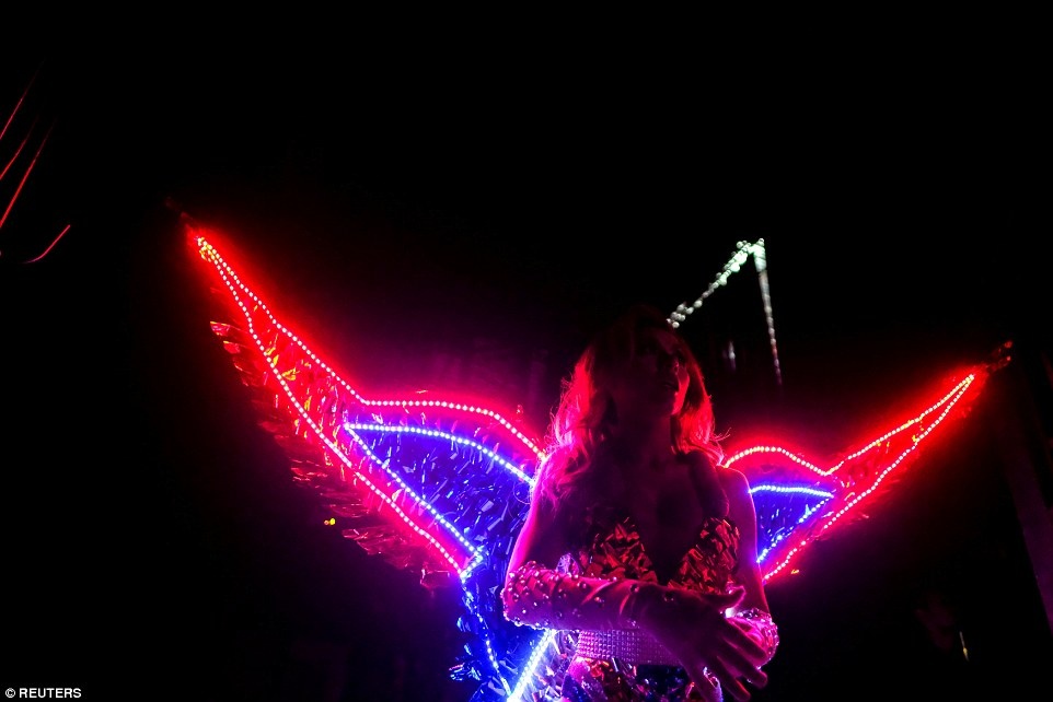 Hoa hau chuyen gioi quoc te 2017 anh 6