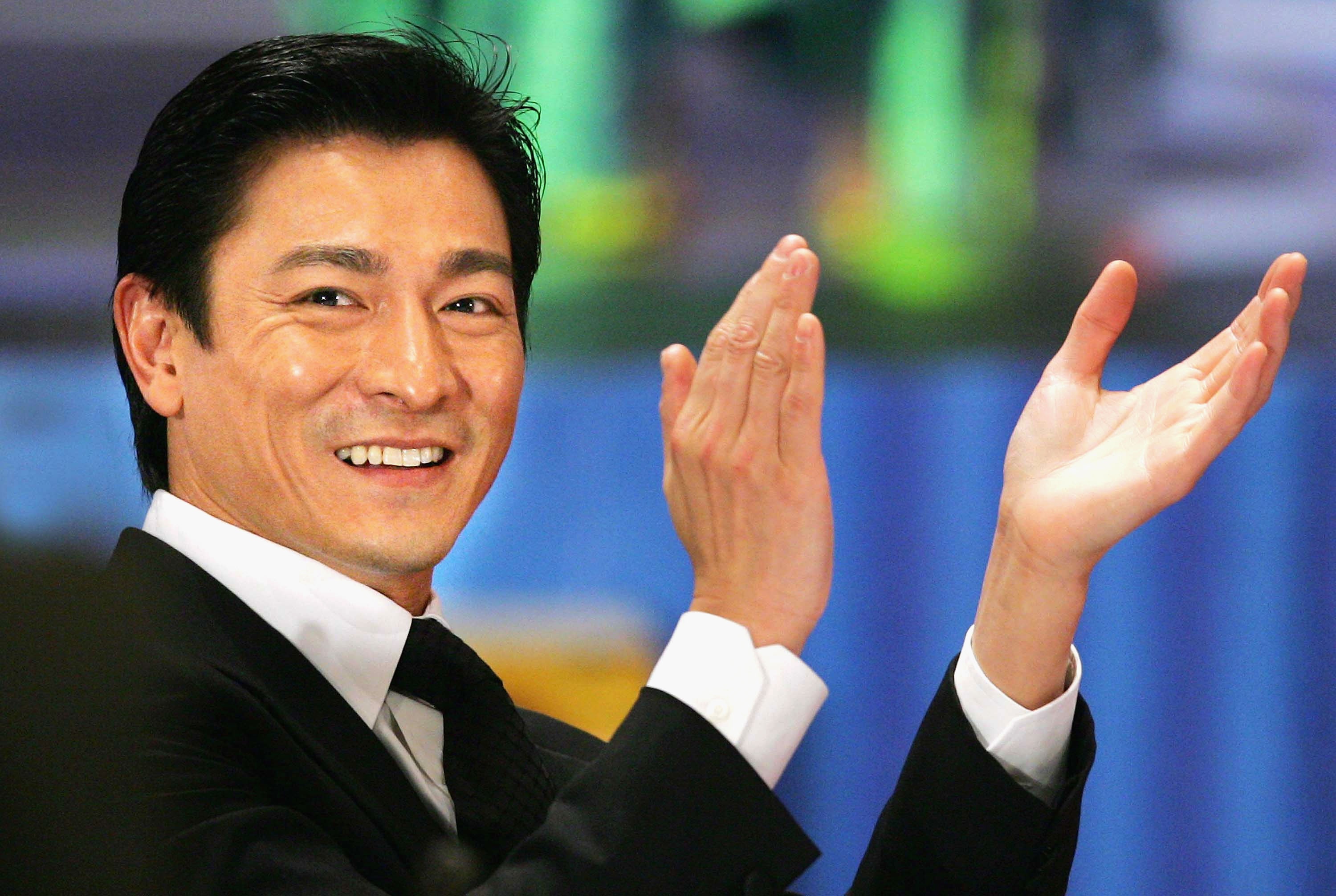 Lưu Đức Hoa từng bị đánh phải bỏ chạy về Hong Kong ảnh 1 Luu Duc Hoa tung bi danh phai bo chay ve Hong Kong anh 1