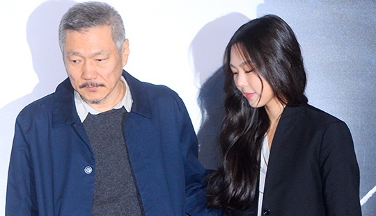 Cap sao 'chu - chau' Han Quoc khoe nhan doi mac chi trich ngoai tinh hinh anh