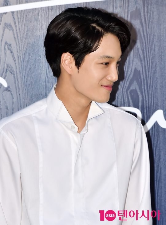 Hot boy EXO lep ve so voi dan anh khi du su kien anh 3