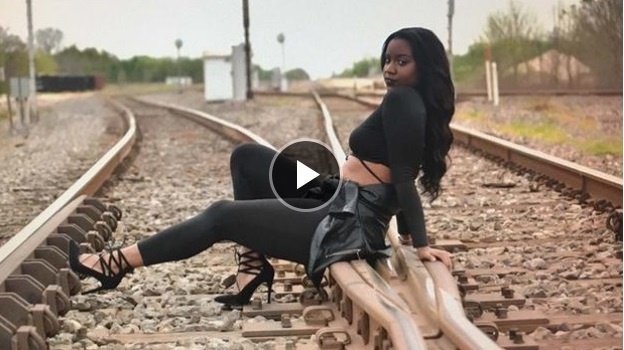 Nguoi mau dang mang thai tu vong o tuoi 19 vi chup anh tren duong tau hinh anh