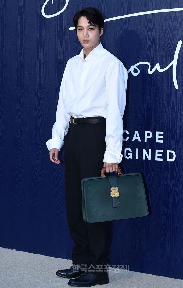 Hot boy EXO lep ve so voi dan anh khi du su kien anh 1