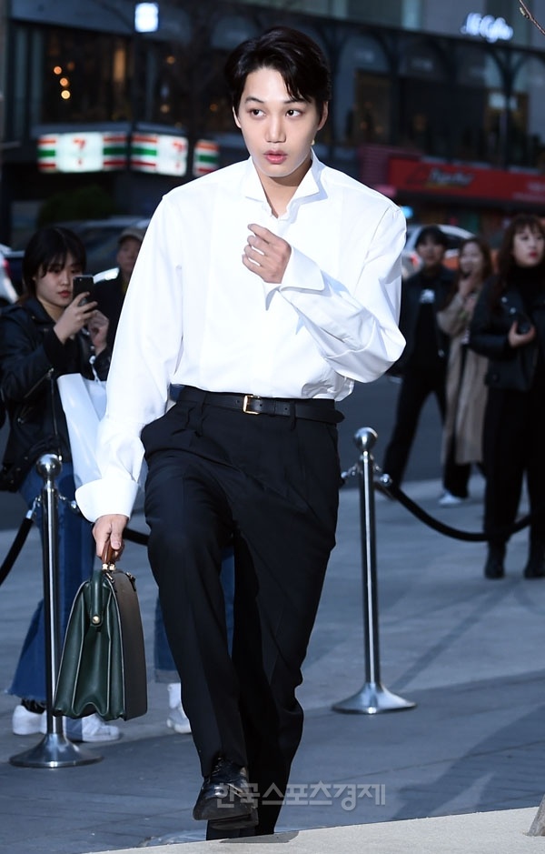 Hot boy EXO lep ve so voi dan anh khi du su kien anh 2