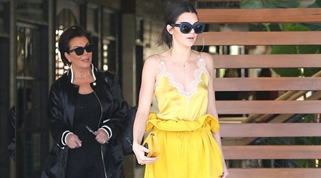 Kendall Jenner dien mau quan doc dao ra pho hinh anh