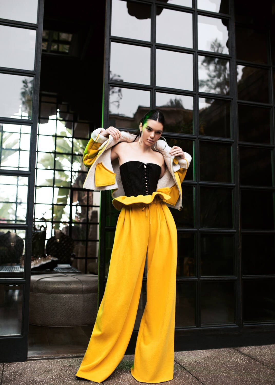 Kendall Jenner dien mau quan ban chay ra pho anh 3