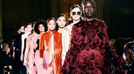 Tuan le thoi trang ngay cang chao don nguoi mau da sac toc hinh anh