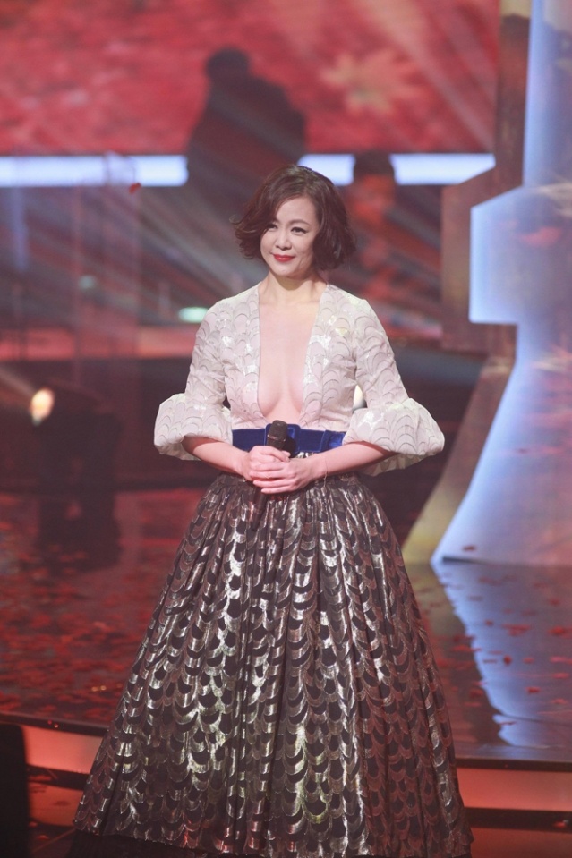 Vương Hinh Bình mặc hở bạo ảnh 2 Vuong Hinh Binh mac ho bao anh 2