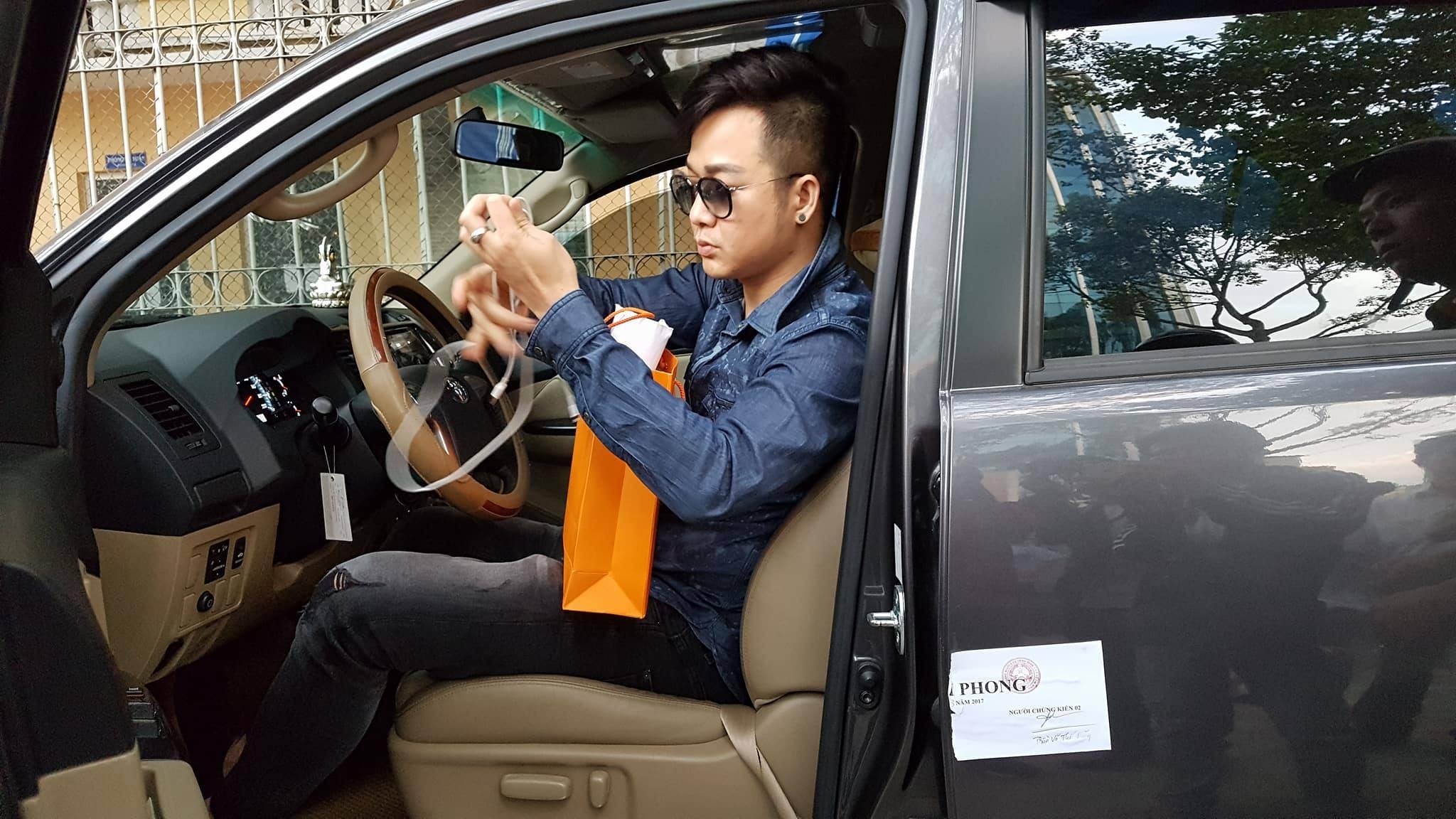 Quách Tuấn Du bị niêm phong xe ảnh 2 Quach Tuan Du bi niem phong xe anh 2