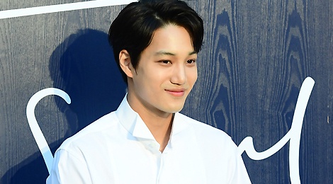 Hot boy EXO khien mau tui hang hieu ban chay hinh anh