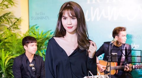 Le Quyen, Ngoc Trinh va ‘that dai my nhan’ dang moc cai gi tren nguoi? hinh anh