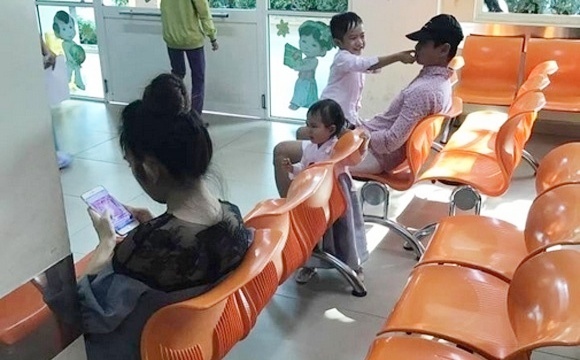 Vo Ly Hai len tieng ve tam anh duoc chong dua di kham vi co bau lan 5 hinh anh