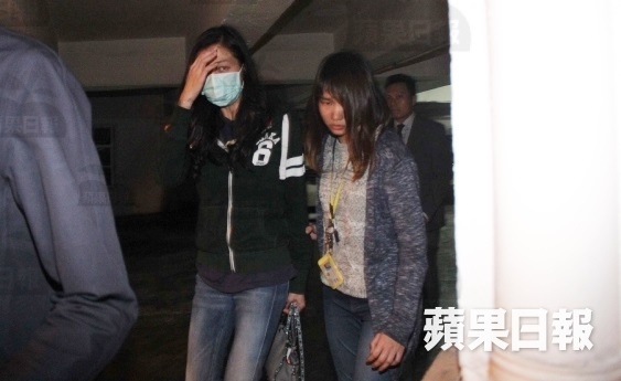 Con gái Thành Long gọi cảnh sát bắt mẹ ảnh 1 Con gai Thanh Long goi canh sat bat me anh 1