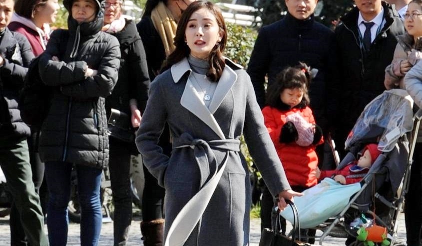 Duong Mich lien tiep lo bang chung dang mang thai lan 2 hinh anh