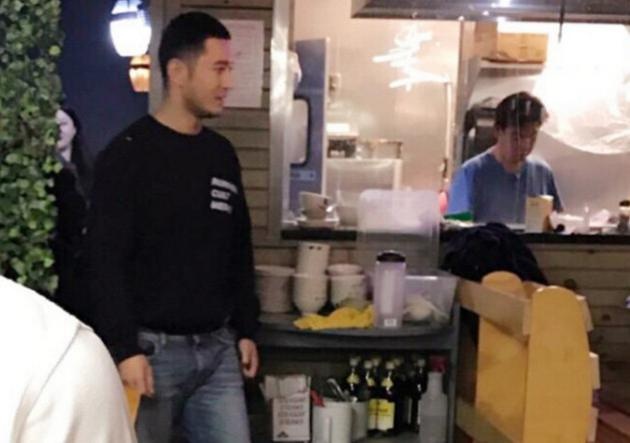 Huynh Hieu Minh dua Angelababy di an dem o quan via he hinh anh