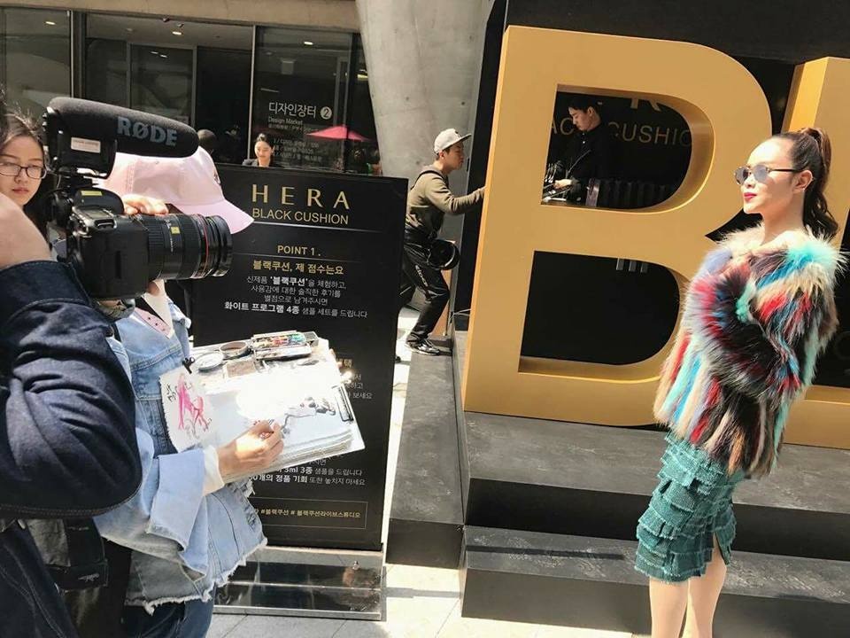 Toc Tien dien vay goi cam hut ong kinh anh 8