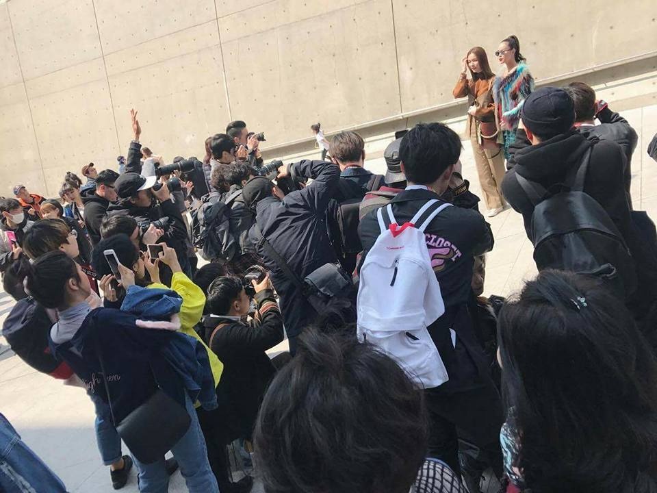 Toc Tien dien vay goi cam hut ong kinh anh 9