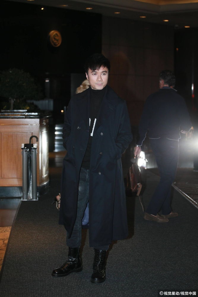 Thanh Long mo tiec thau dem anh 4