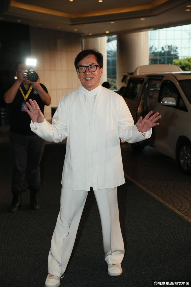 Thanh Long mo tiec thau dem anh 1