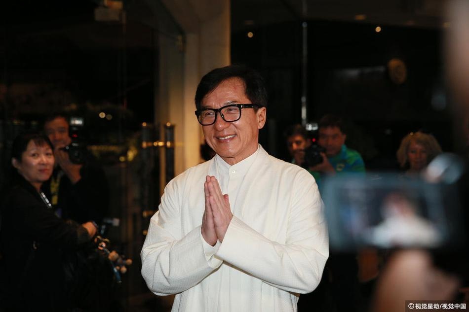 Thanh Long mo tiec thau dem anh 2