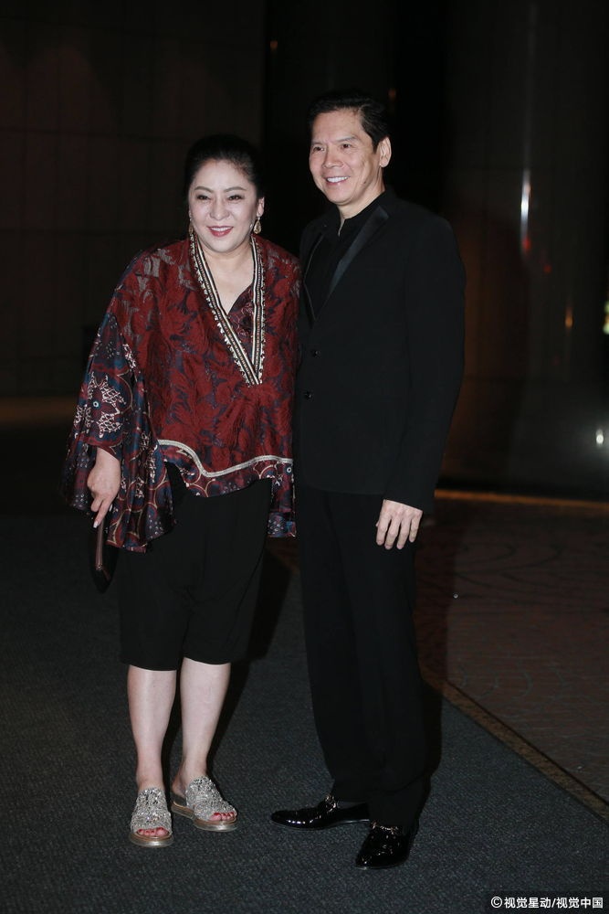 Thanh Long mo tiec thau dem anh 3