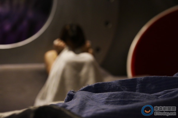 Nguoi mau Dai Loan bi cha duong cuong hiep nam 16 tuoi hinh anh