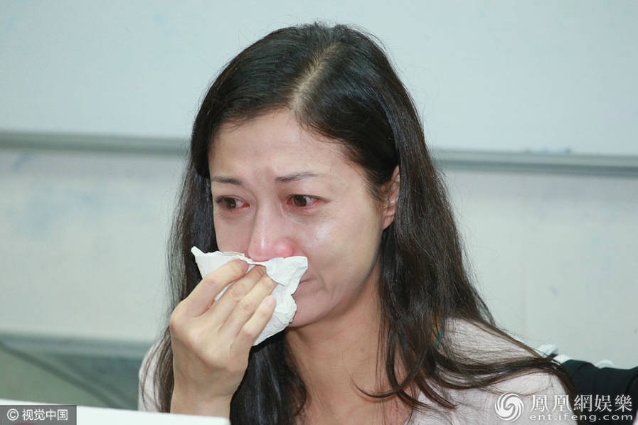 Bo cu nuc no giua hop bao, tuyen bo khong nhan 1 xu tu Thanh Long hinh anh