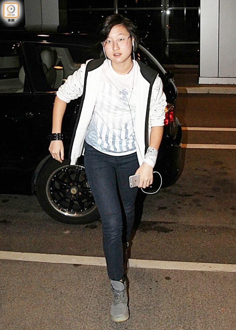 Con gai Thanh Long tu sat anh 1